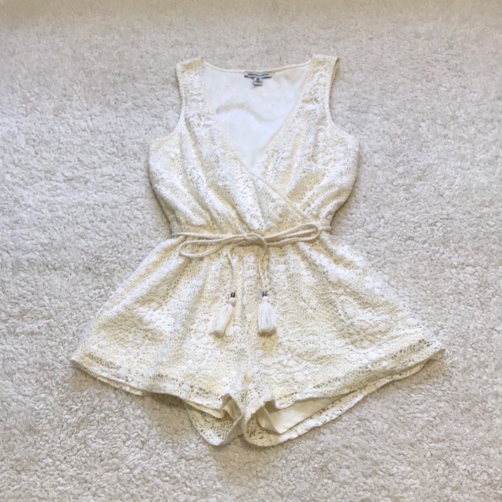 American Eagle romper XXS cream lace